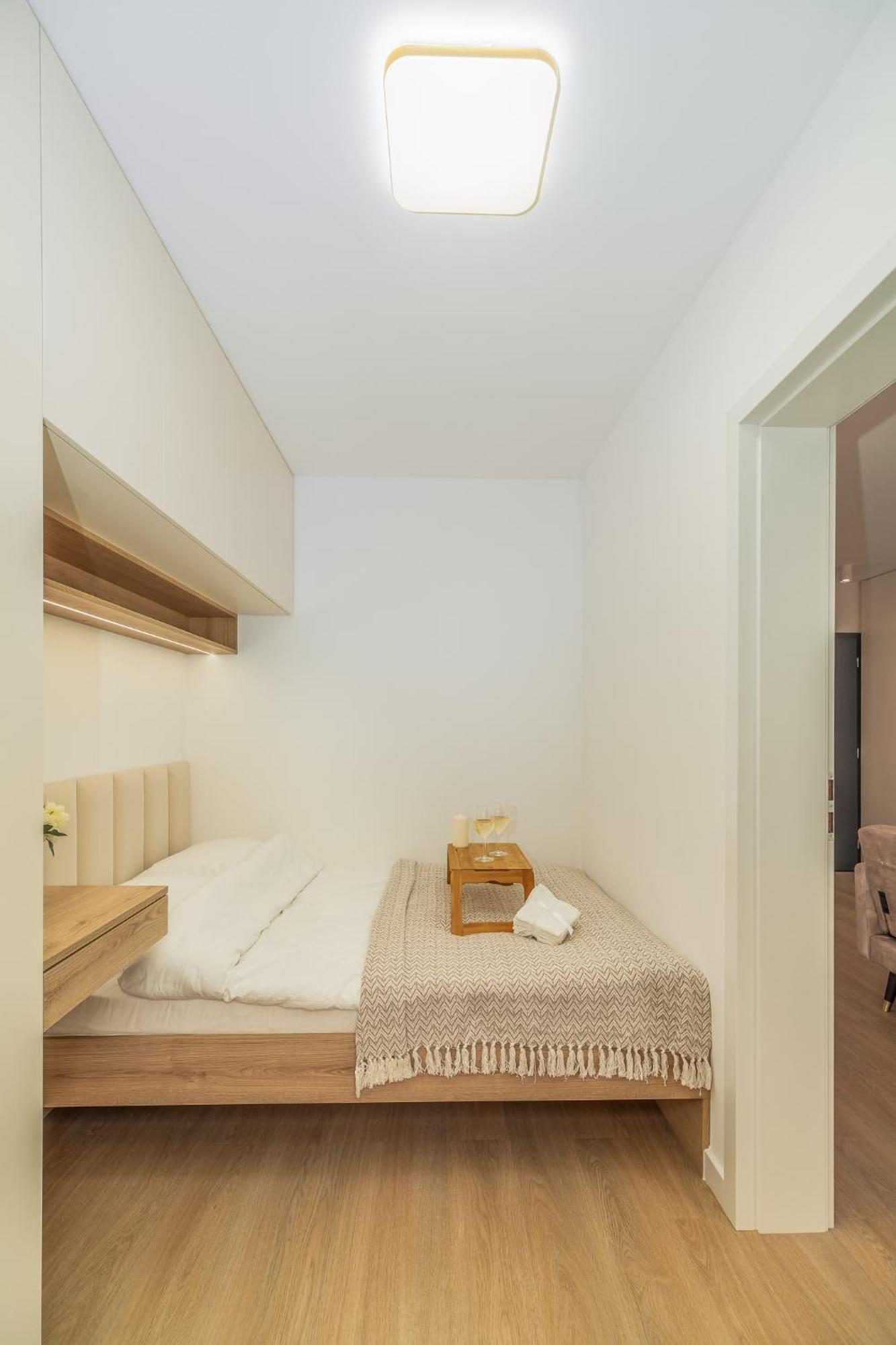 Charming With Balcony - By Rentujemy Apartament *
